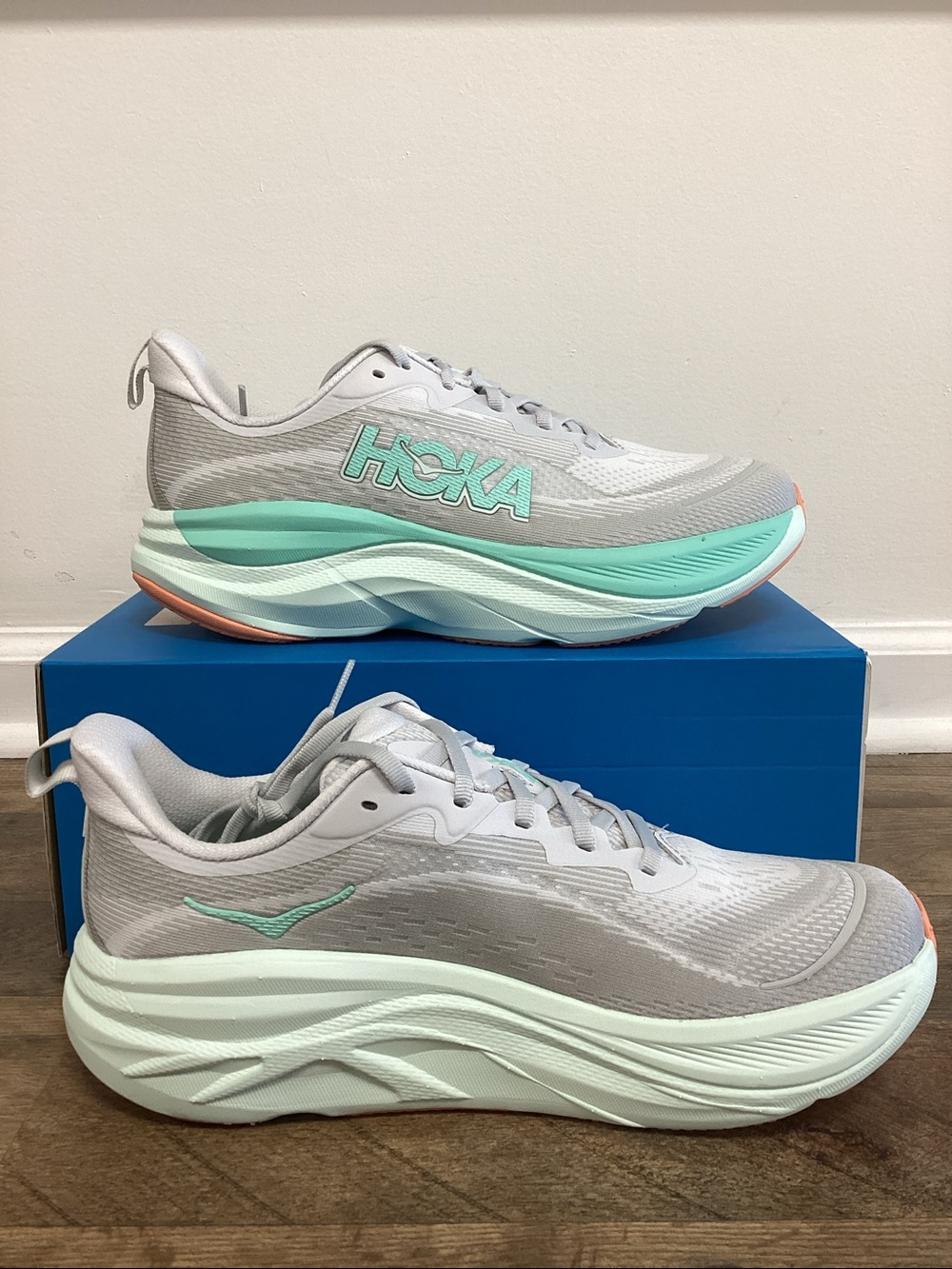 Women’s HOKA Skyflow - Picture 2 of 5